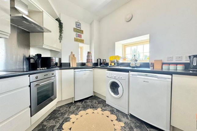 Flat 7, 20, Perreyman Square, Tiverton photo 4