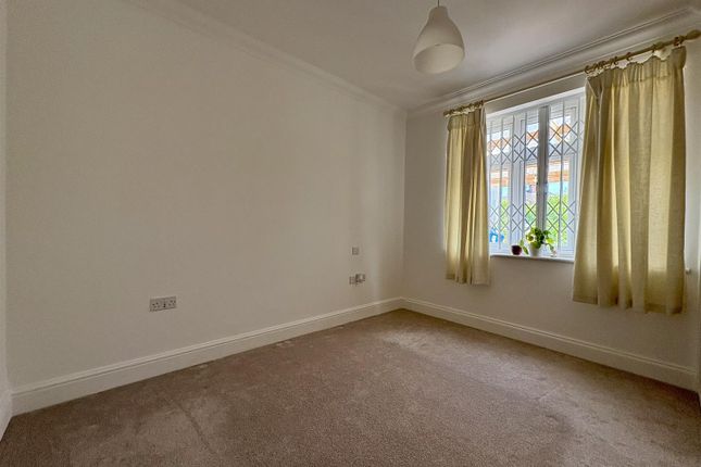 35, Gordon Avenue, Hornchurch photo 4