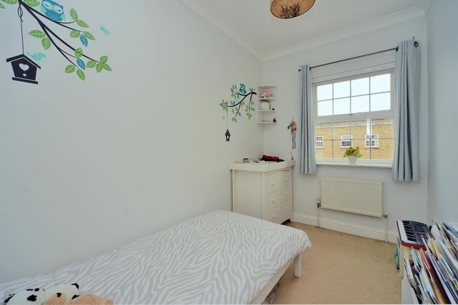 Town house for sale in Chadwick Place, Long Ditton, Surbiton
