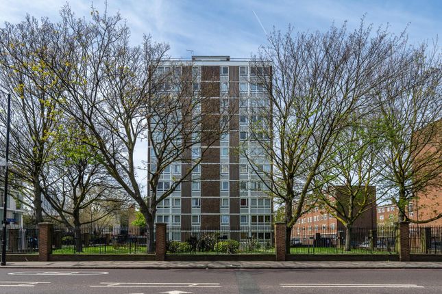 Thumbnail Flat to rent in Geffrye Court, Hackney, London