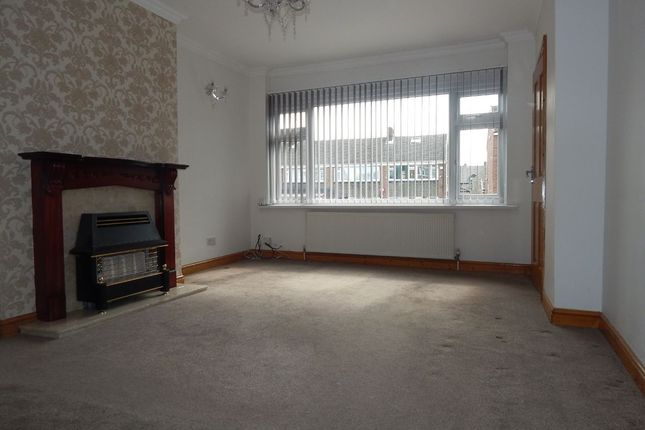 5 Lemans Drive, Dewsbury photo 4