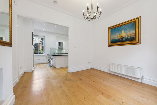 Flat to rent in Lawrence Street, Chelsea
