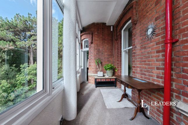 Flat 6, Fountain Court, 19 Durley Gardens photo 3