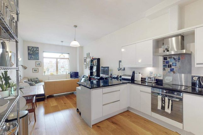 Flat for sale in Kingsgate Place, London