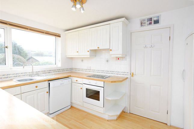 1, Gloucester Drive, Saddleworth photo 4