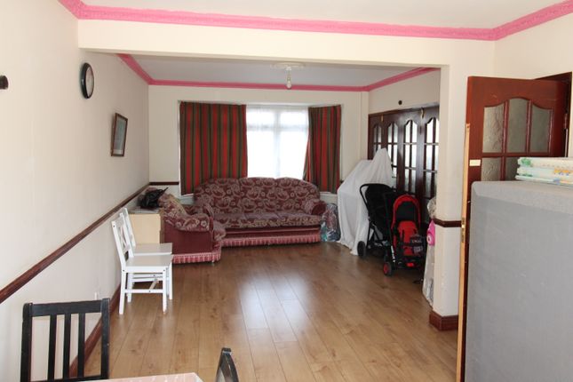 70, Victoria Gardens, Hounslow photo 5