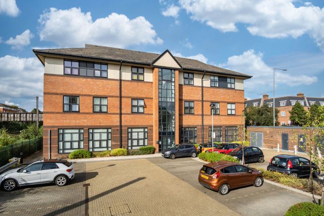 Thumbnail Flat for sale in 71 Great North Road, Hatfield, Hertfordshire