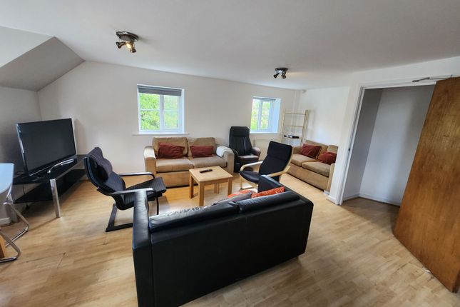 Apt-3,15 Ladybarn Lane, Manchester photo 4