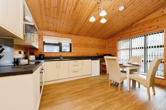 Plot Larch Parkside XL 11,, Woodlakes Park, Kings Lynn, Norfolk photo 2