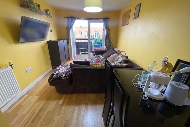 92 Featherstone Court, Featherstone Road, Southall photo 3
