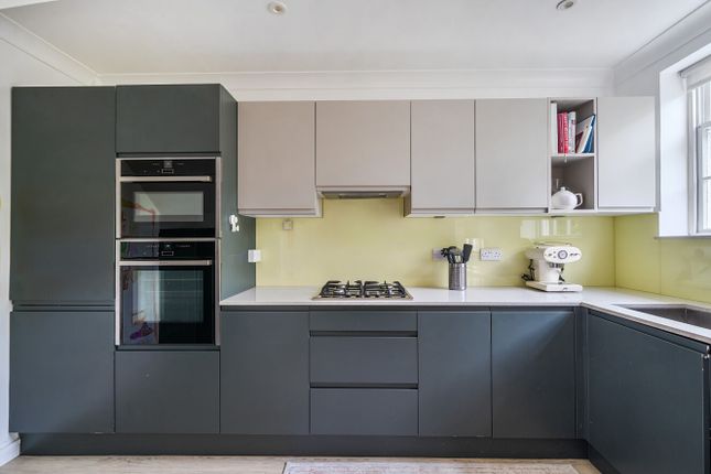 Flat 33, Stonehills Court,, College Road, London photo 3