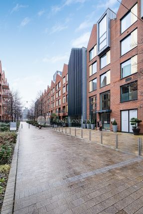 Duplex to rent in Ravensbourne Apartments, London