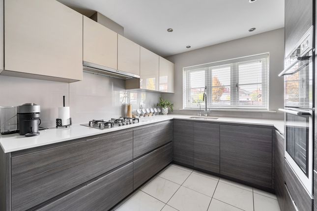 16, Elmore Drive, Harrow photo 3