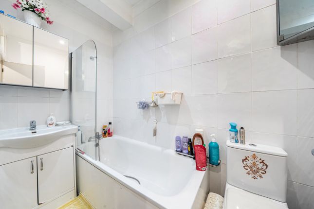 Annexe, 336, Brownhill Road, London photo 4