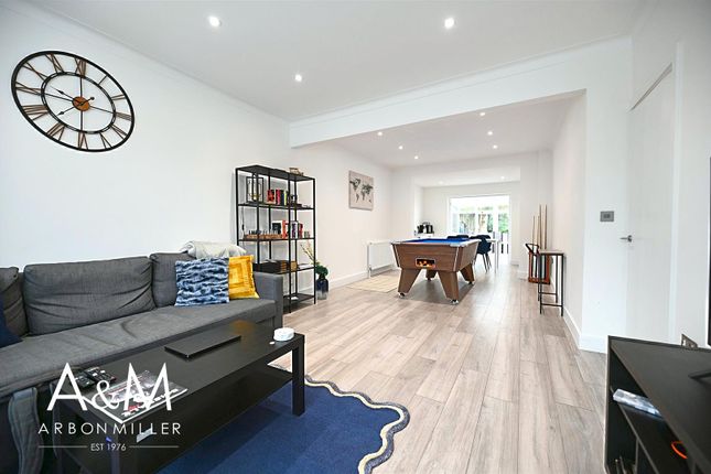 50, Rivington Avenue, Woodford Green photo 4