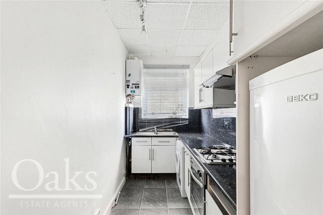 16B, Oliver Grove, London photo 4