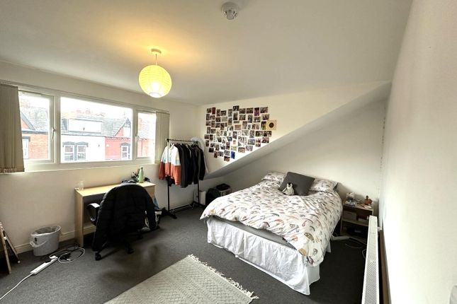 Brudenell Mount Hyde Park, Leeds photo 2