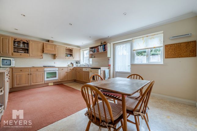 Oaklands, 39 Albert Road, Ferndown photo 4