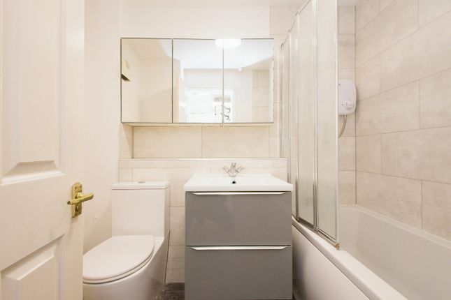 Flat for sale in Harlinger Street, London