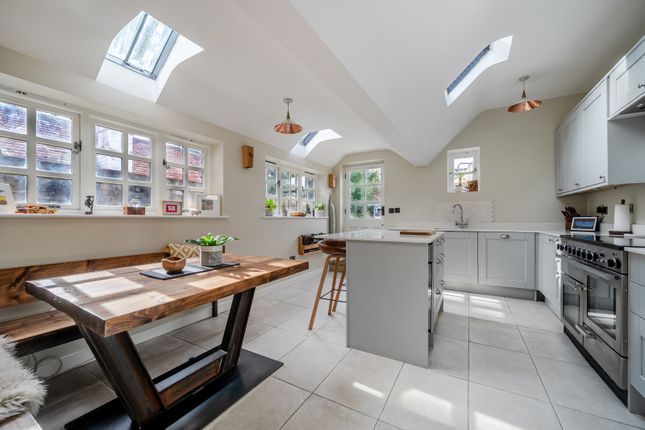 St. James Cottage,, Windmill Road, Buckinghamshire photo 3