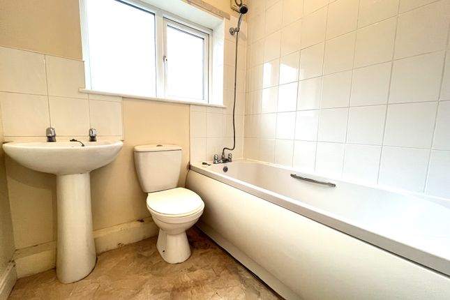 2, Fargate Close, South Kirkby, Pontefract photo 5