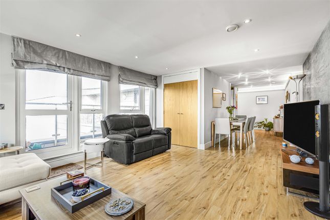 Flat for sale in Ibex House, Arthur Road, Wimbledon
