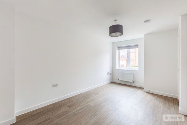 8, Dana Close, Corby photo 3