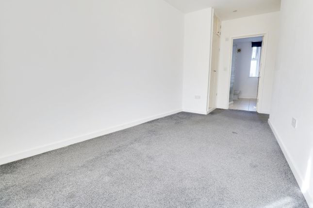 First Floor Flat, 106 High Street, Kent photo 5