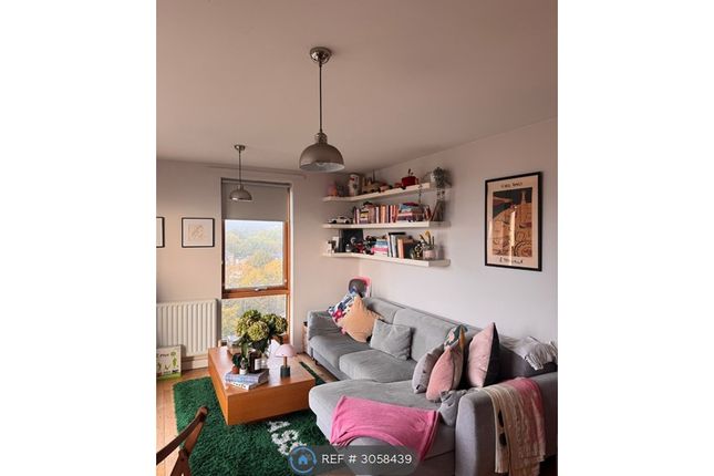 Flat  Biggs Square, Felstead Street, London photo 2
