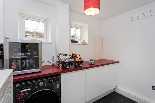 End terrace house for sale in Highams Hill, Crawley