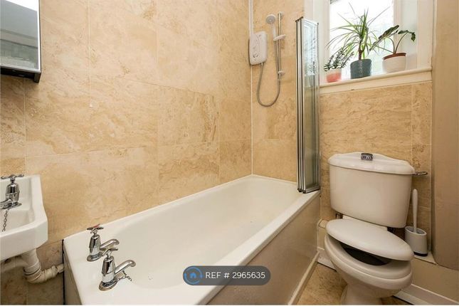 Flat, Belmont Road, Juniper Green photo 3