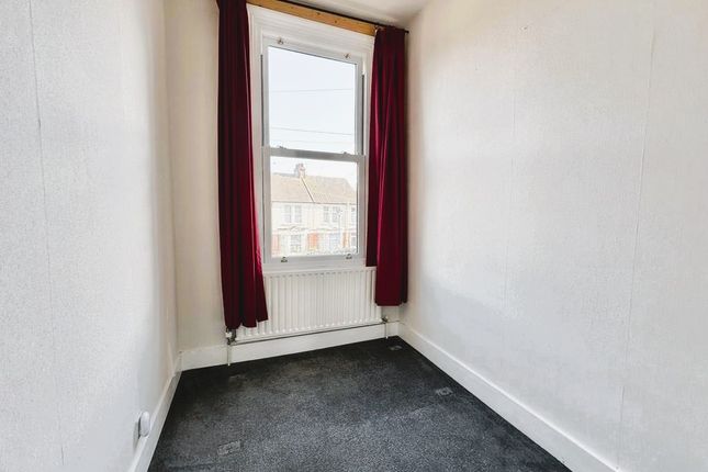 Terraced house to rent in Holmside, Gillingham