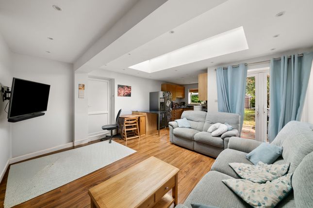 4, Jeymer Drive, Greenford photo 4