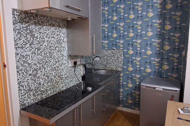 Flat 51, Russell Court, 3-16, Woburn Place, London photo 2