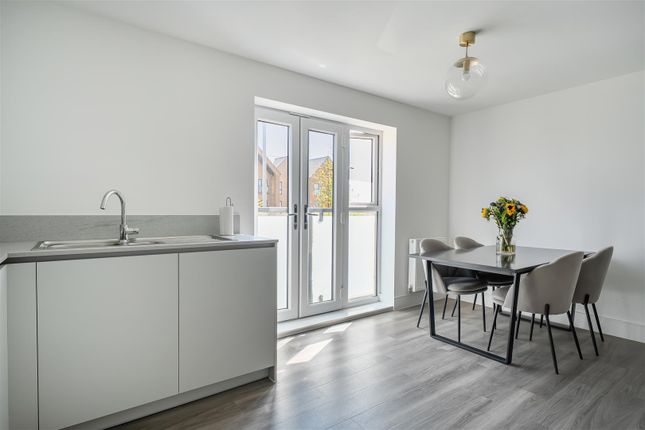 Flat 4, 2, Rosewood, Maidstone photo 4