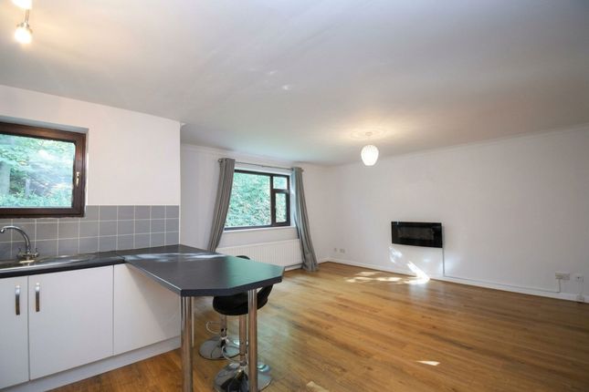 Flat 5, Woodlea, Manchester photo 3