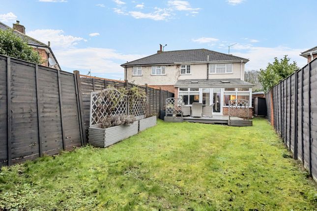 2, Wentworth Avenue, Berkshire photo 3