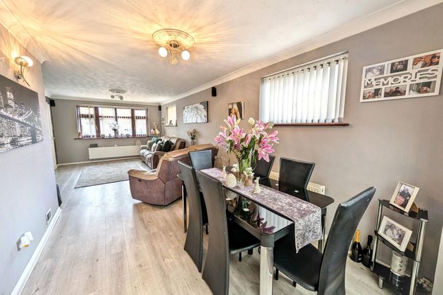 17, Totlands Drive, Clacton-on-sea photo 3