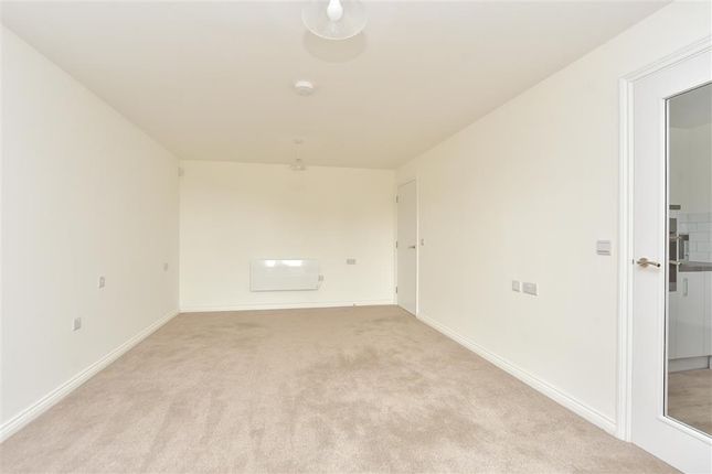 High Street Rainham, Gillingham photo 5