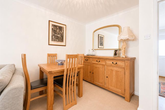 20, Fell Drive, Lee-On-The-Solent photo 3