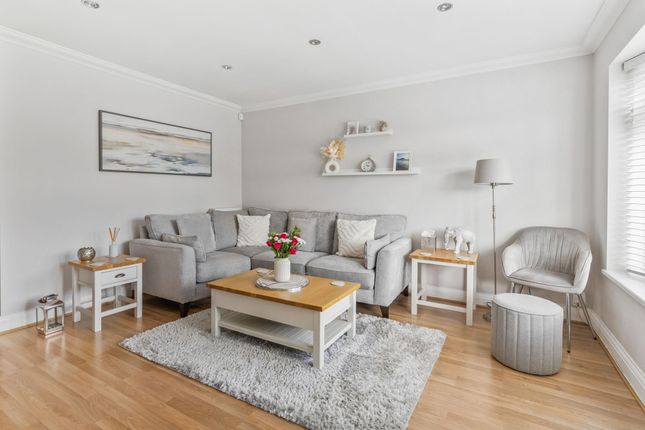 35 Hocken Mead, Crawley photo 3