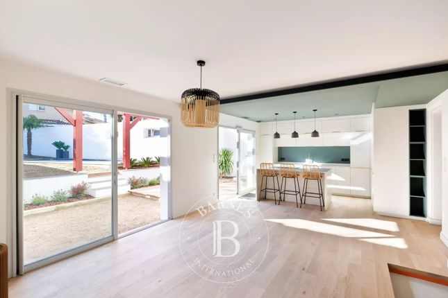 Detached house for sale in Biarritz, 64200, France