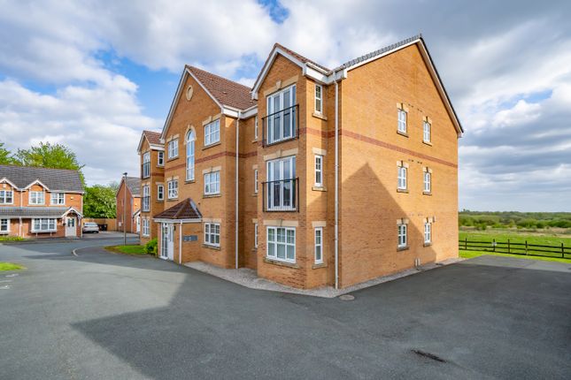 Flat for sale in Longacre, Wigan