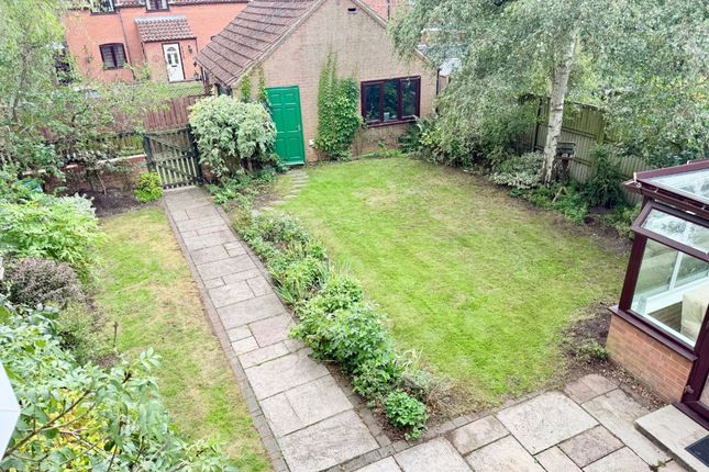 11 Bell Lane, Newark photo 3