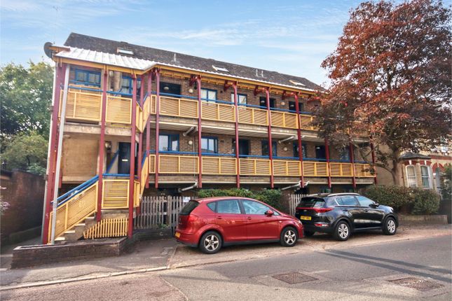 2-bed flat on 53B, Victoria Road, Cambridge, £155,000