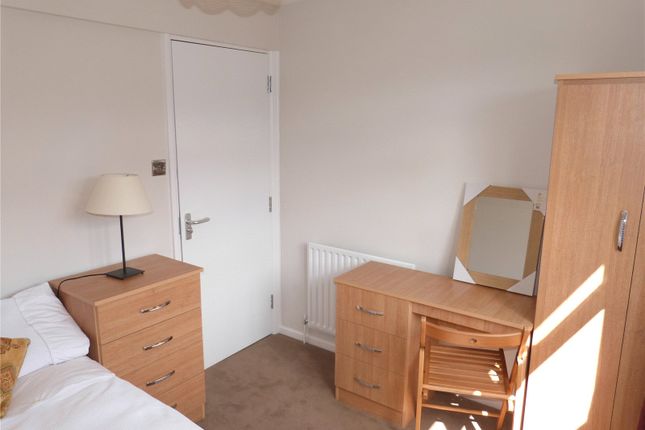 Room 3, 102, Viking, Bracknell photo 4