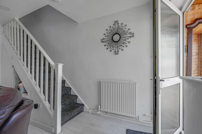 52 Swinburne Road, Wellingborough photo 4
