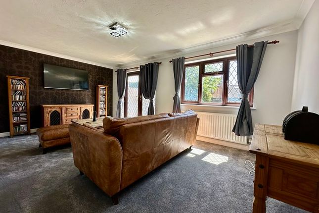 28, Emmer Green, Luton photo 4