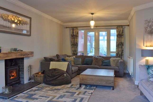 23, Manor House Drive, Newark photo 3