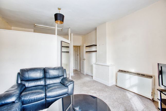 Flat for sale in Market Square, Crewkerne